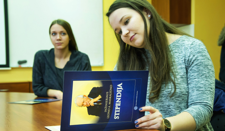 VGTU studentams įteiktos L. Maskaliūno stipendijos